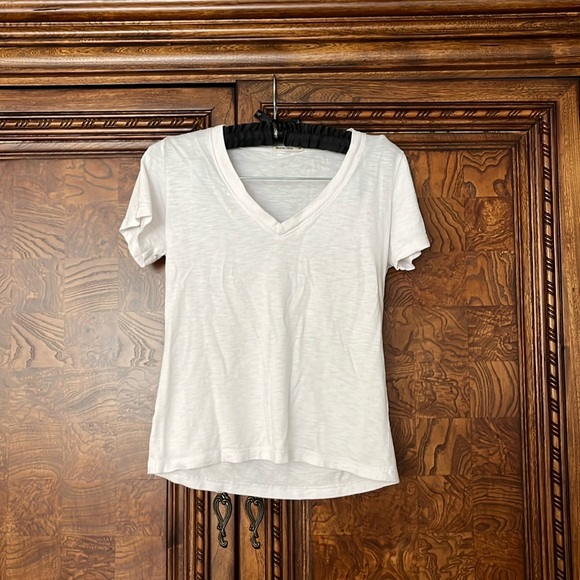 Marine Layer v neck - Picture 1 of 3